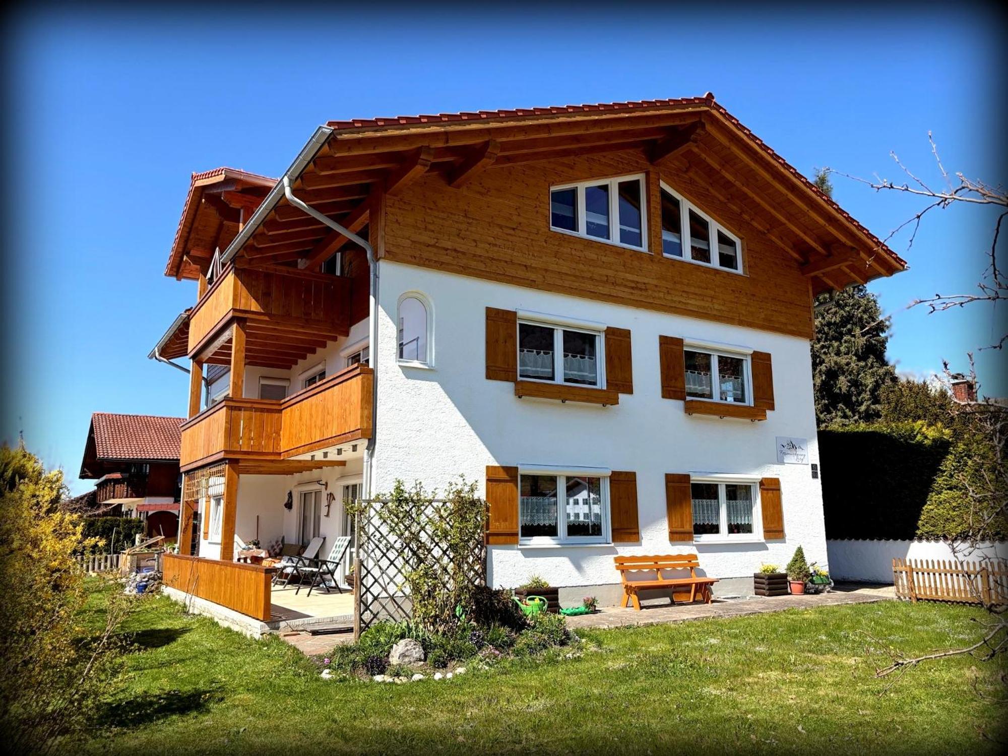 23 Neu Erbaute Ferienwohnung Mit Schloss- Und Panoramablick Halblech Eksteriør billede
